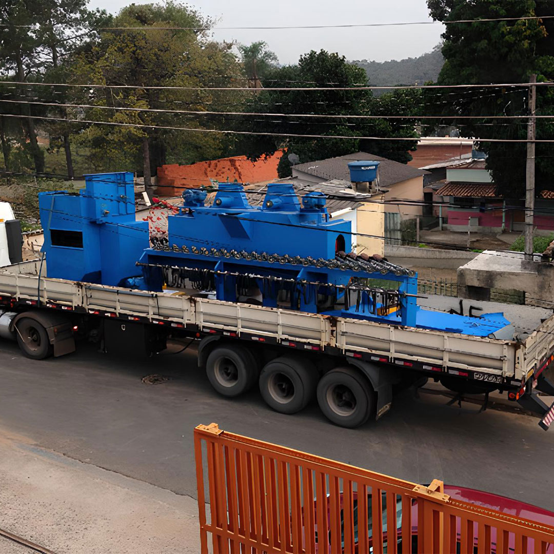 As máquinas de passagem de jateamento são verdadeiros coringas no cenário industrial, atendendo a uma diversidade de setores com precisão e eficiência.