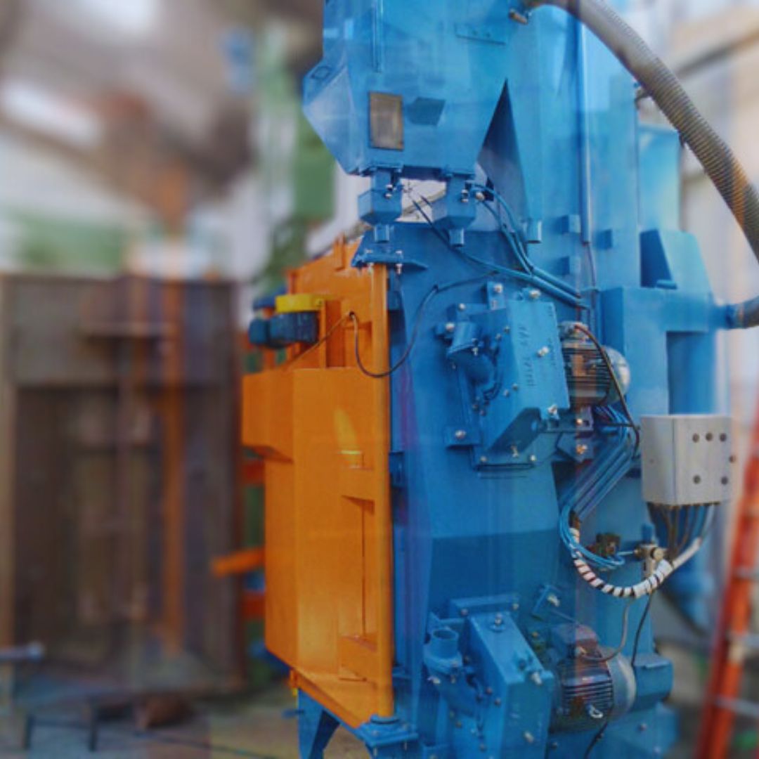 As máquinas de jateamento Turbo Jato equipadas com gancheiras são soluções inovadoras para o setor industrial.