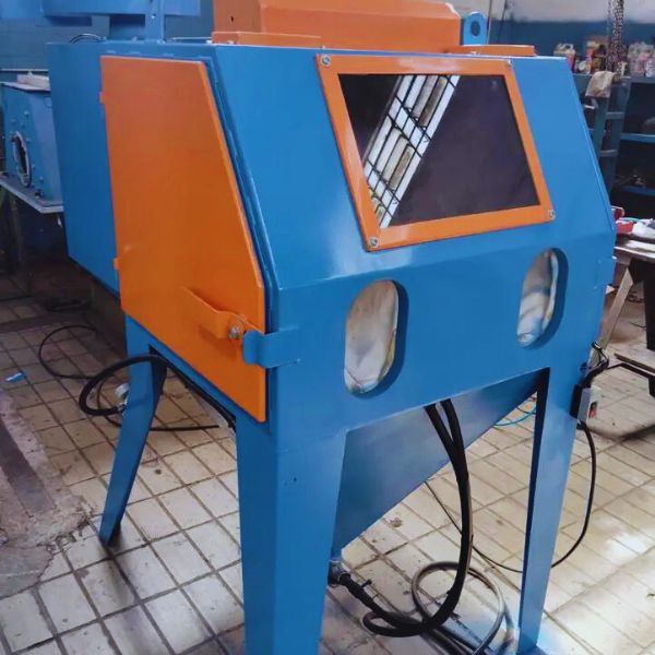 Gabinete de Sucção na Limpeza de Superfícies com Jateamento.