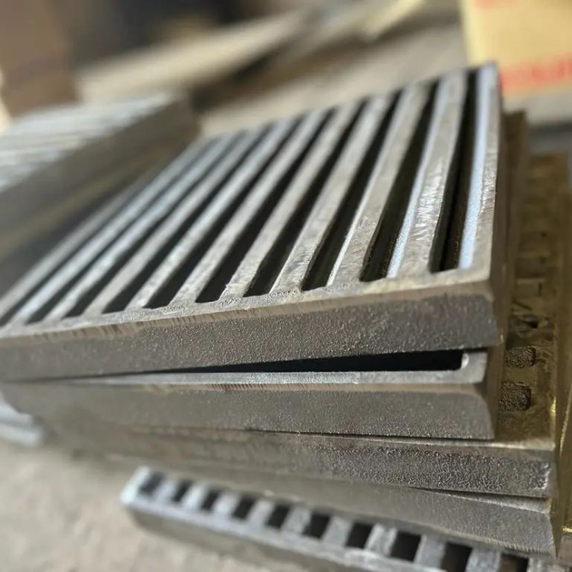 Os Benefícios das Placas Fundidas em Aço Manganês no Jateamento.