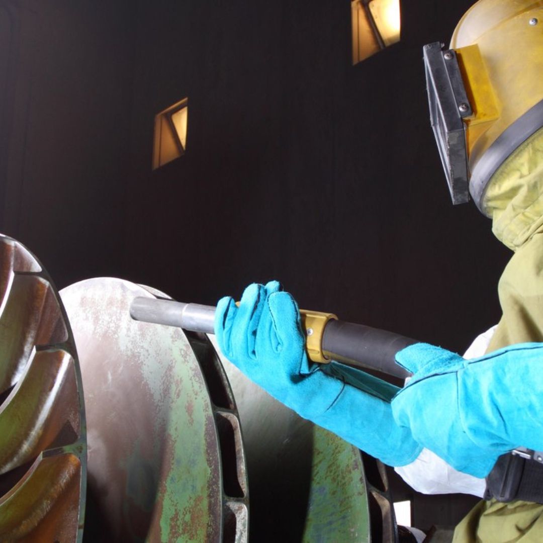 No mundo das máquinas de jateamento, a personalização é chave para atender às demandas específicas de cada cliente