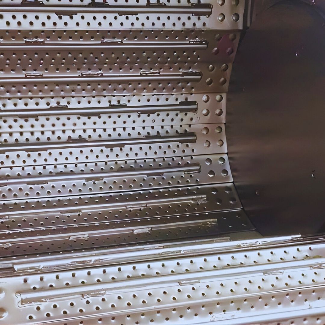 O jateamento por tamboreamento é um processo essencial na indústria para o tratamento de superfícies metálicas, oferecendo uma solução eficiente e automatizada para limpeza, rebarbação e acabamento.