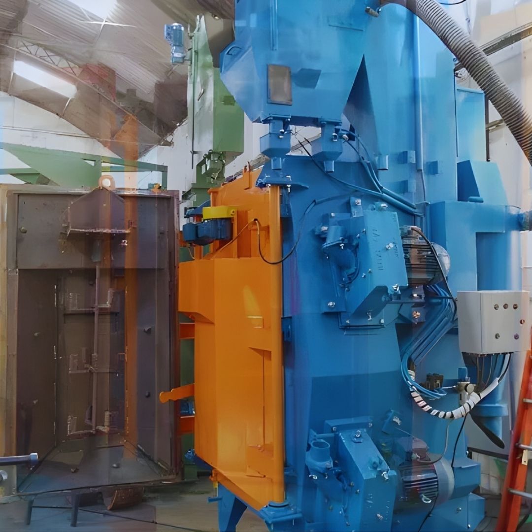 As máquinas de jateamento com gancheiras são equipamentos essenciais na indústria moderna, especialmente para o tratamento de superfícies de peças complexas.